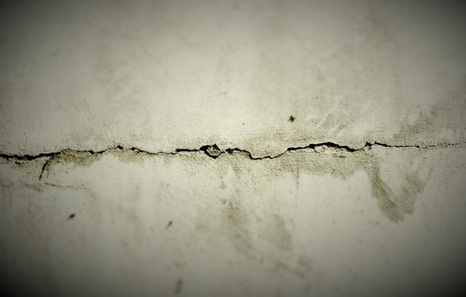 Crack in concrete wall